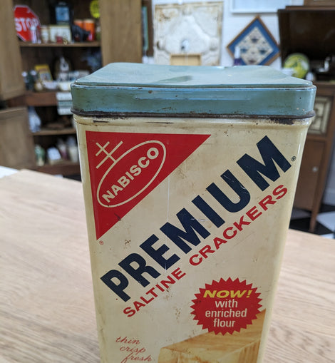 Premium Saltine Crackers Tin